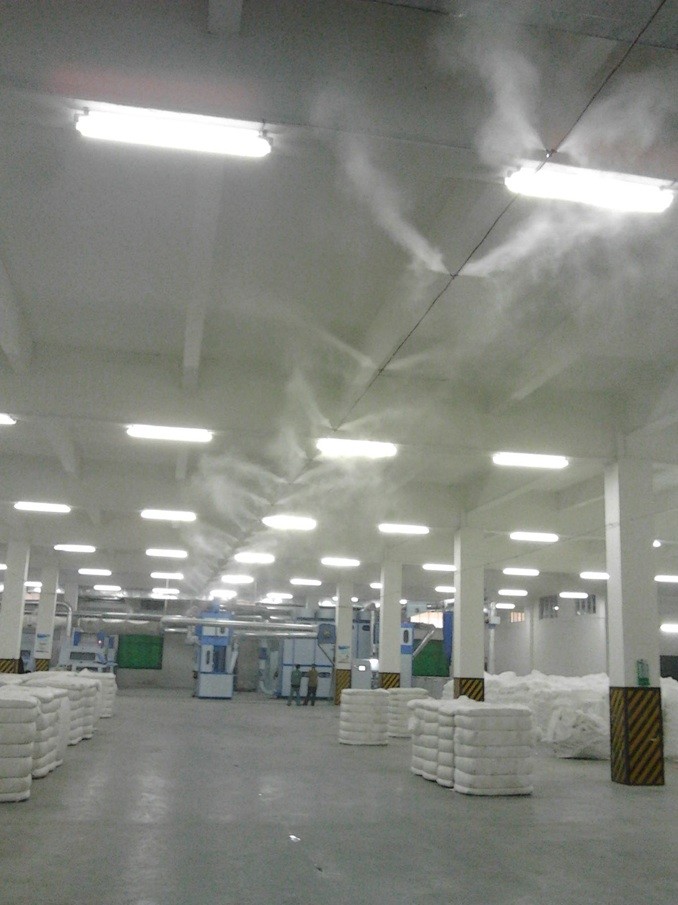 纺织厂前纺车间喷雾实景图
