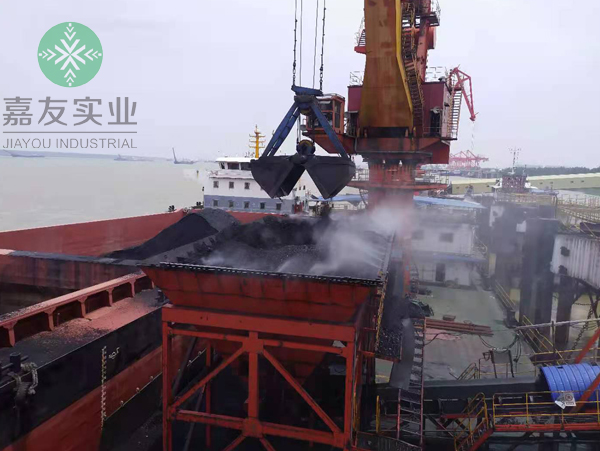 码头卸煤进料口安装喷雾降尘系统